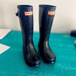 Cute glitter blue Hunter boots in a size 13!
